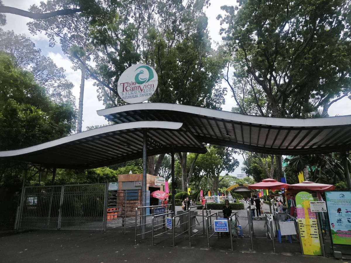 Главный вход в зоопарк