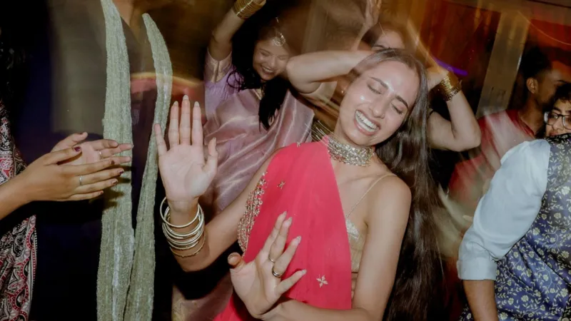 Среди молодых индийцев все большую популярность приобретают тематические свадебные вечеринки или фиктивные свадьбы.