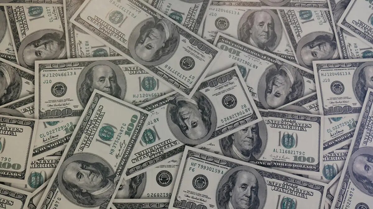    Доллары США.