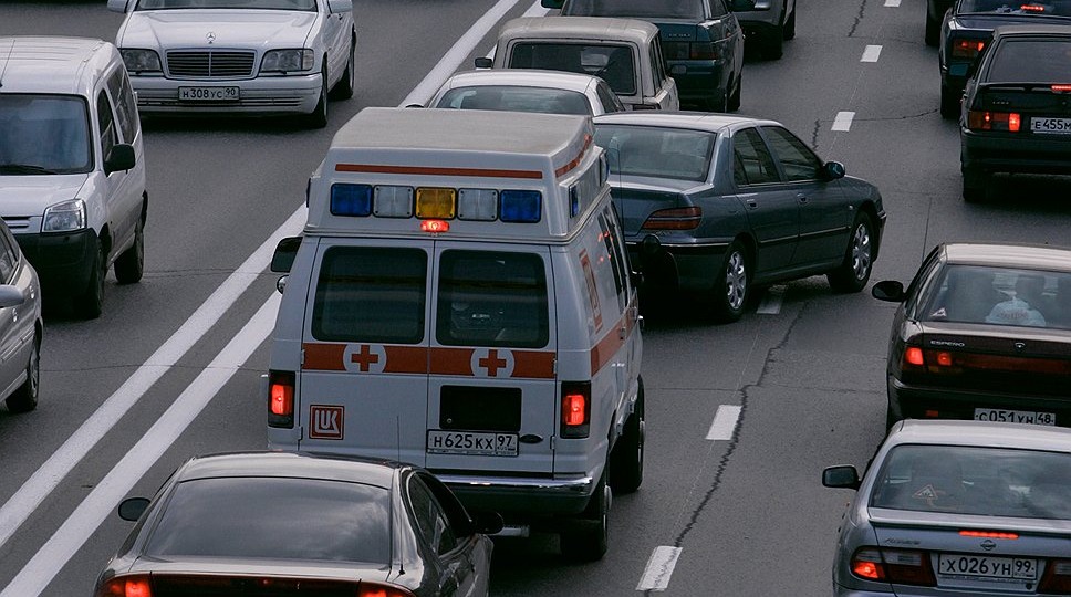 Не уступил скорой — лишился прав: новые штрафы с 1 сентября