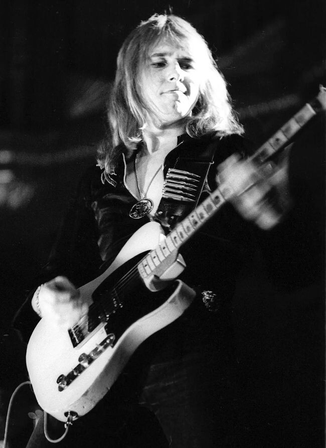 Мик Ральфс. Фото из открытых источников