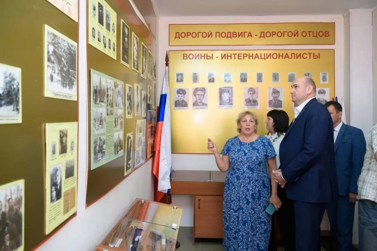    Евгений Солнцев поручил капитально отремонтировать школу в Соль-Илецке «О»