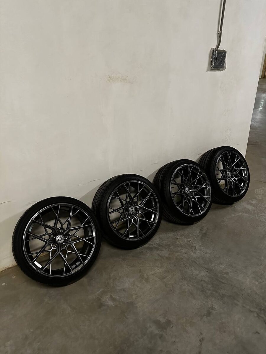 Фотографии от продавца.