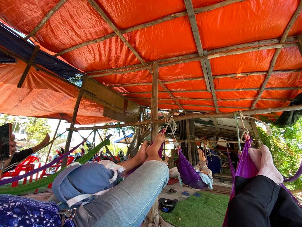 Любимый отдых вьетнамцев - в гамаках