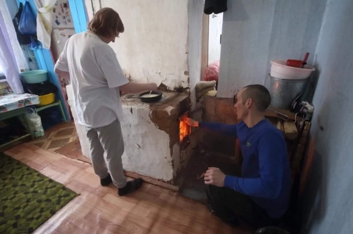    Старые чадящие печи меняют на экологически чистые автоматические котлы.