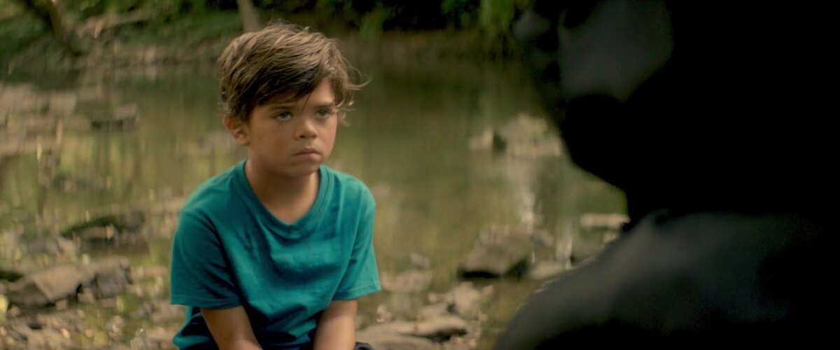 Кадр из короткометражного фильма «Поймать падающий нож» (2016)