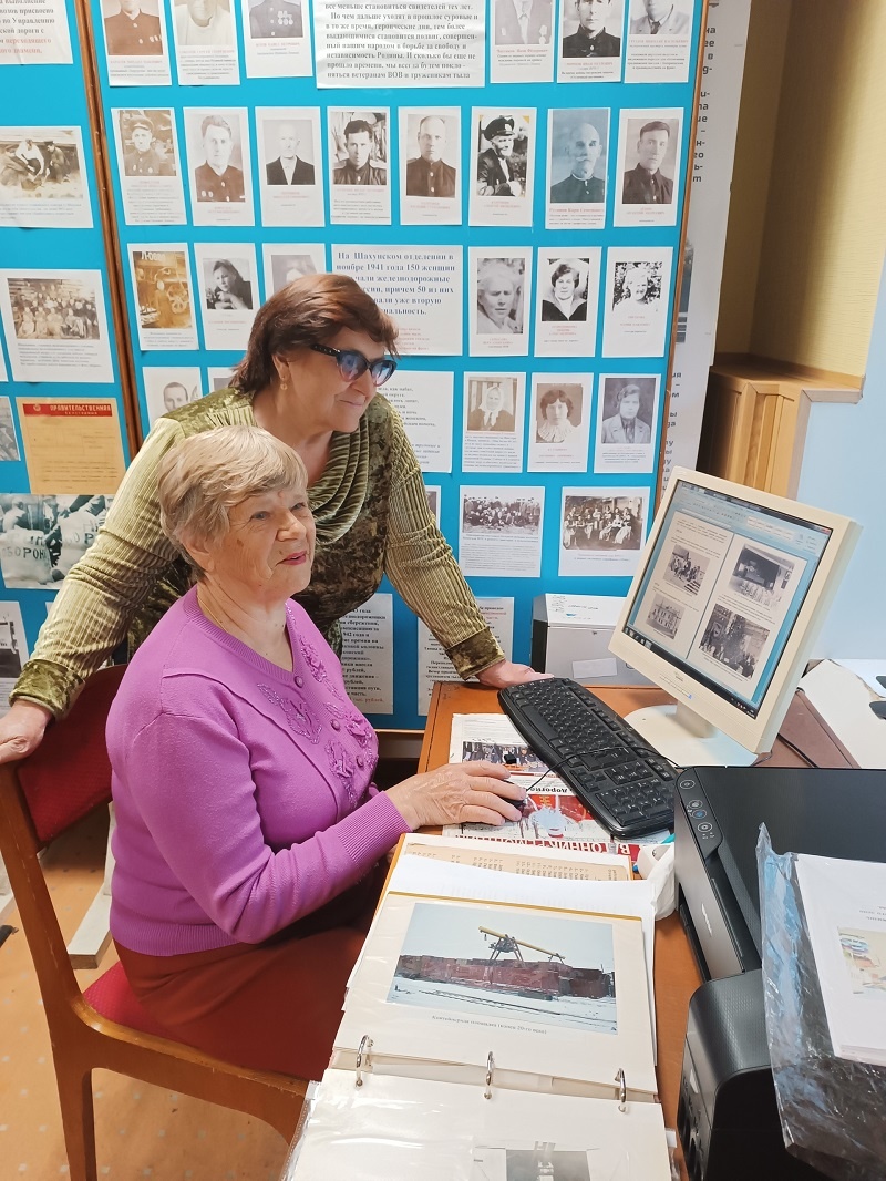    Долгие часы провели Агриппина Хабарова и Светлана Ворончихина за монитором компьютера, работая над книгой о вагонном депо