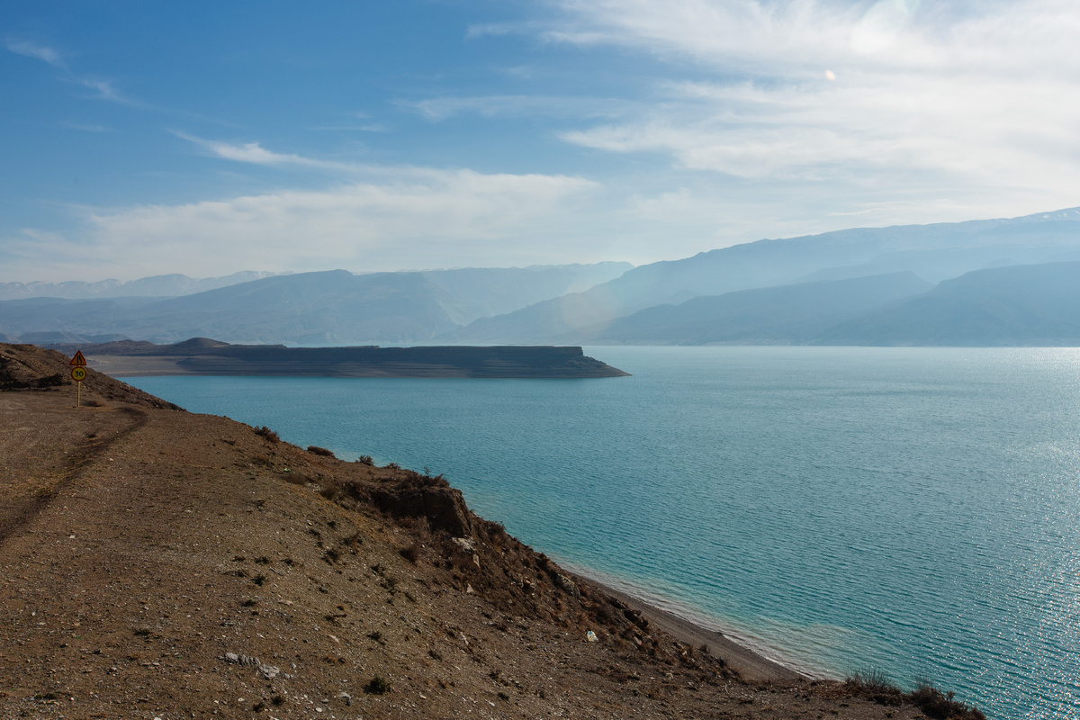 Чиркейское водохранилище, Дагестан. Источник фото: www.shutterstock.com