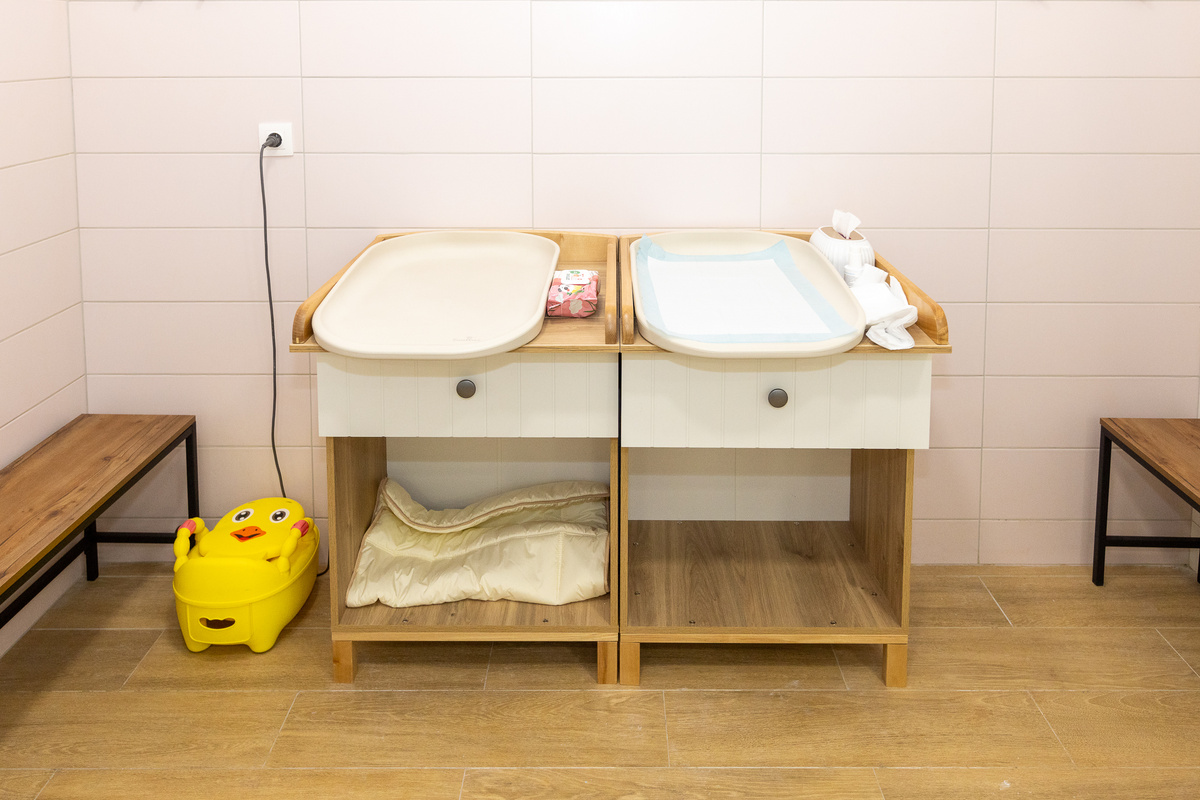 Пеленальные столики со всем необходимым