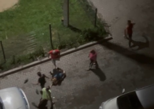     Кадр видео избиения девушки