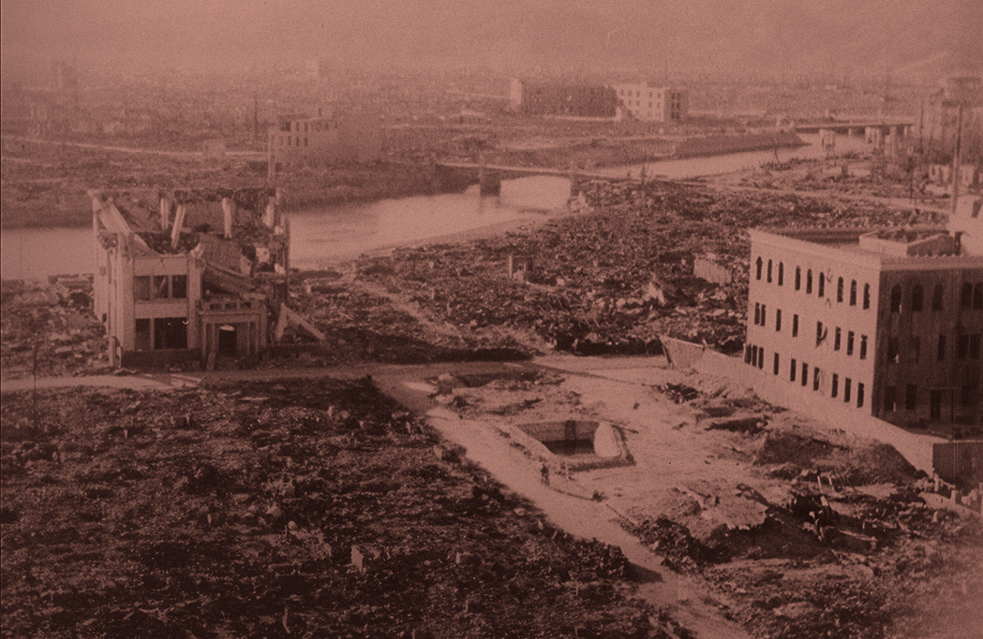 Разрушения в городе после атомной бомбардировки / Япония. Город Хиросима. 1945 г. / Оператор: не установлен / РГАКФФД. Арх. № 7283 кадр из кинофильма «Атомная бомба» (ЦСДФ)