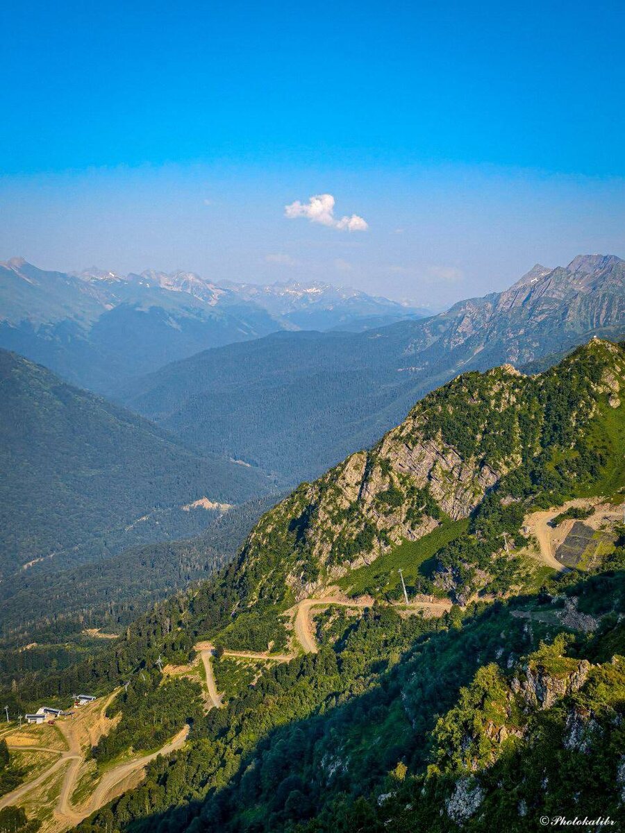 С подъёмника всё видно по-другому. Хочется, чтобы он продолжал движение