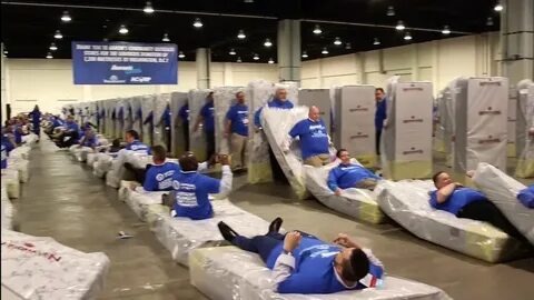 Когда очень хочется попасть в Книгу, но у тебя только матрас.