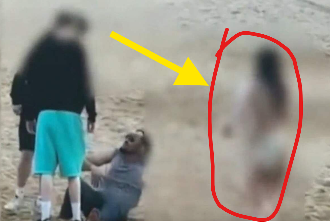 навалился на несовершеннолетнюю