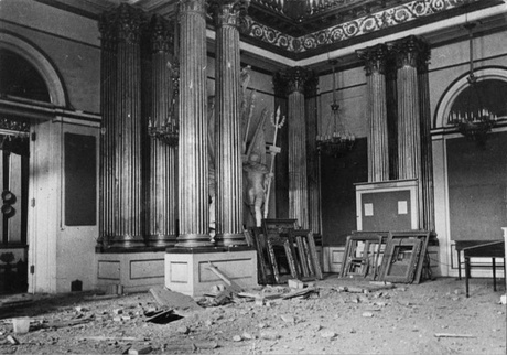 Гербовый зал Государственного Эрмитажа в 1942 году. Источник: waralbum.ru