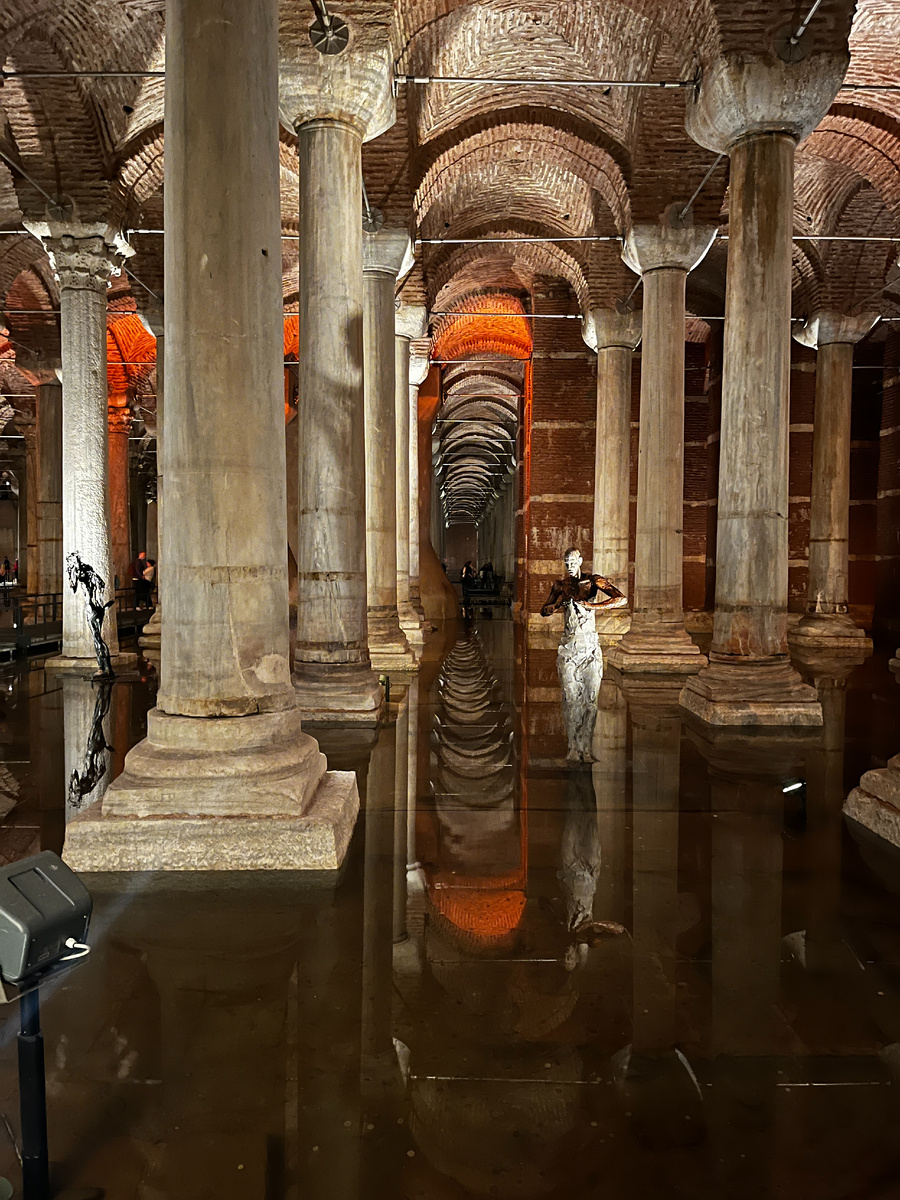 Листайте фото - снято как раз в этом месте