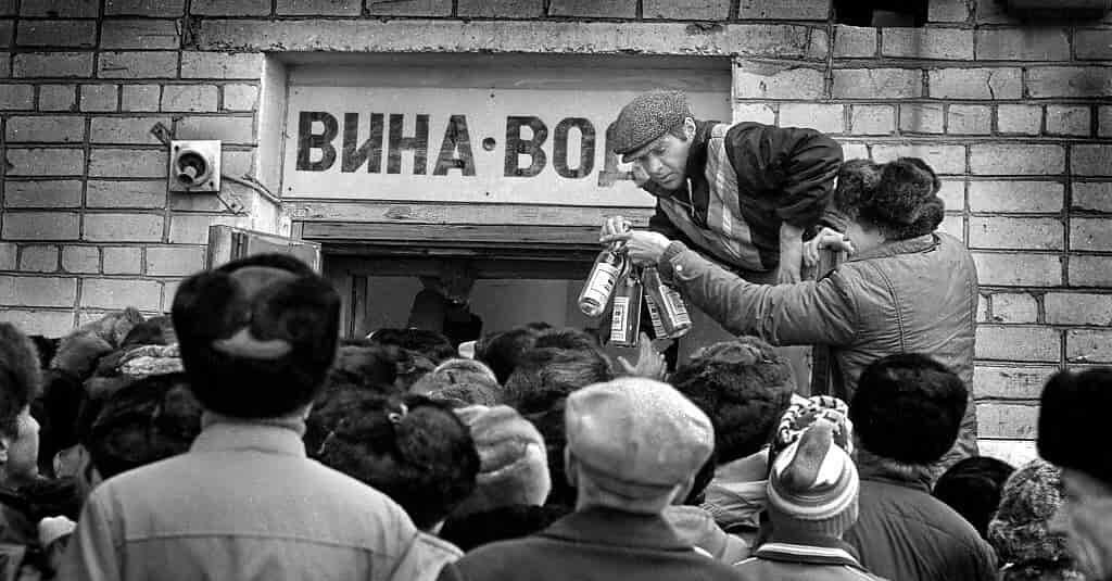 И чтоб её купить, надо было "взять прилавок штурмом"