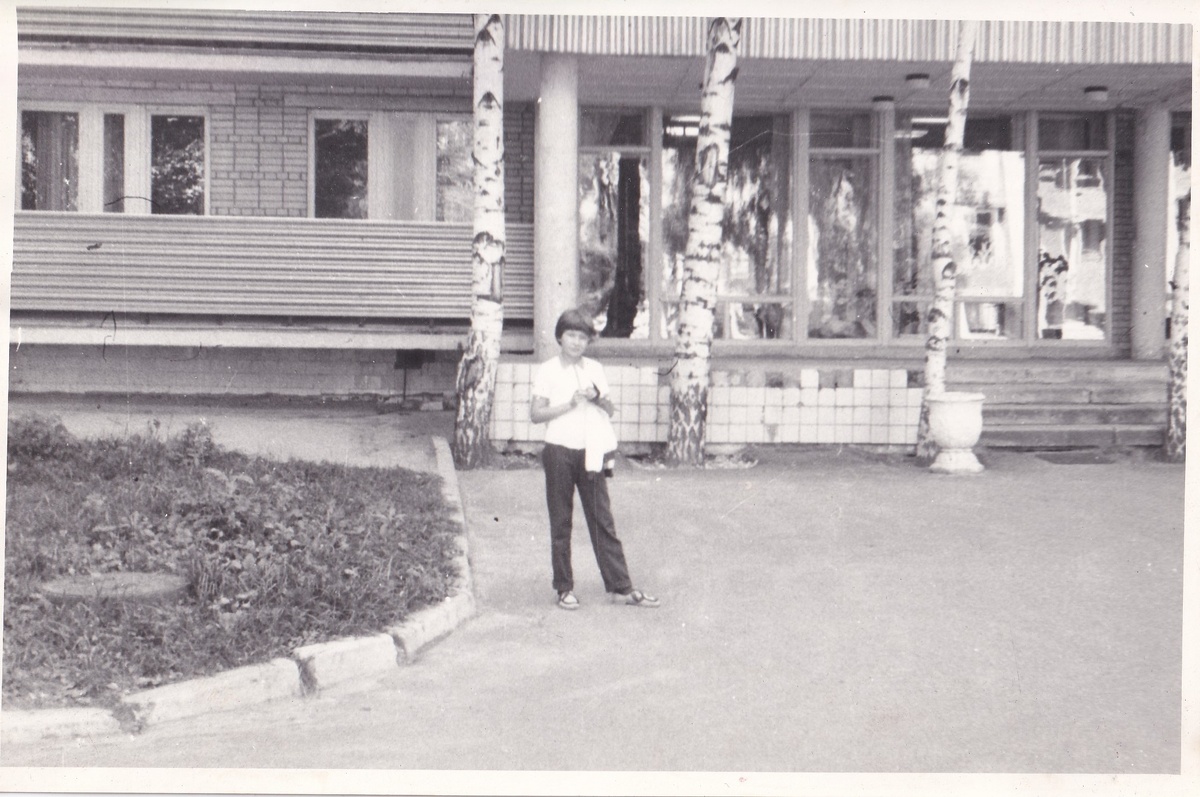 Это в той самой Солотче, в тех самых ботинках, я их и дома потом носила до дыр. И нравились и ногам не больно.