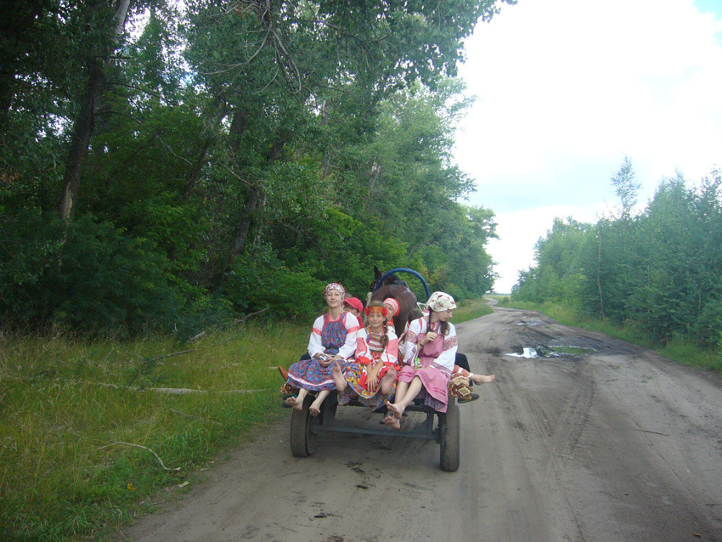 Едем, едем, едем на село на дискотеку!