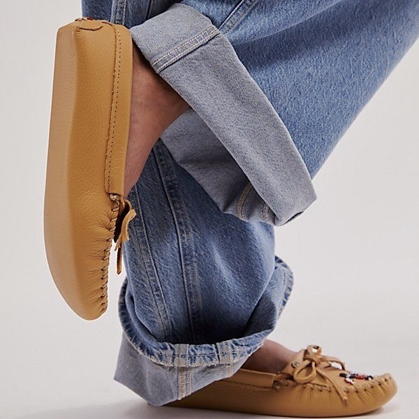 Бренд обуви Minnetonka появился в 1946 году как магазин сувениров в Миннеаполисе, штат Миннесота, названный в честь расположенного неподалеку озера. Изначально там продавались мокасины, которые стали популярны среди туристов, путешествующих по стране на автомобилях. Название «Minnetonka» происходит от слова на языке дакота-сиу, означающего «большая вода». 