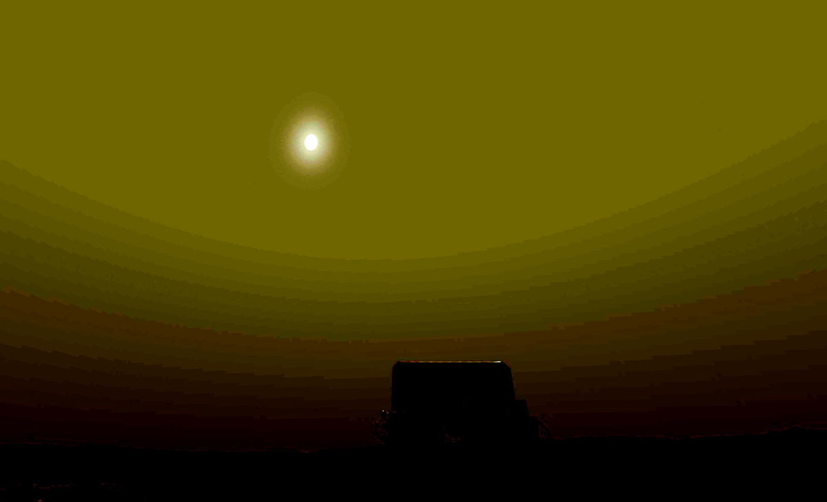 Компьютерное Солнце сияет своим ограниченным светом, прибитое к плоскому небу, а вокруг мультохода мы видим градиентные полосы. Жуткая мультяха на уровне ясельной группы.