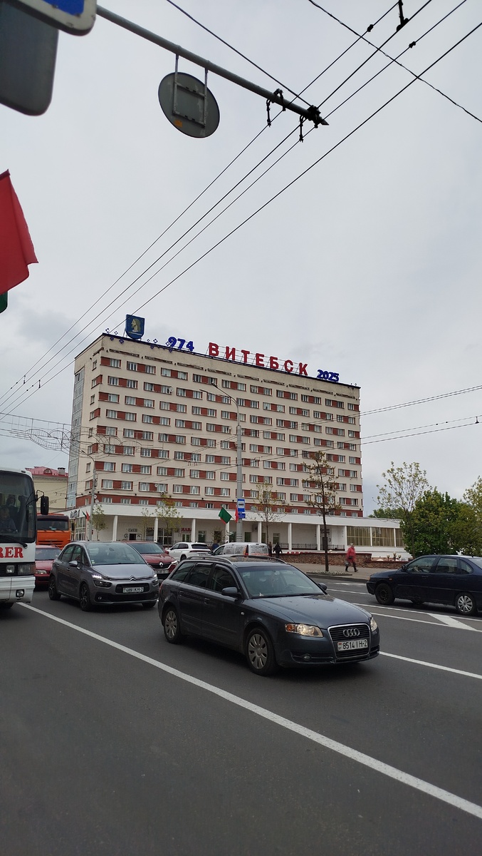 974 - год основания города. Но с этой датой не все так гладко. Витебск основала княгиня Ольга, но она умерла в 969 г. Бытует мнение, что летописец перепутал цифры (или потомки не разобрали) и год основания 947.