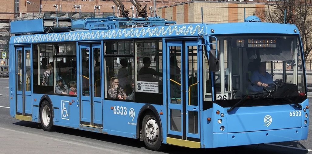 Пример брендирования городского транспорта — проект Городской Типографии. Обклейка выполнена с учётом всех требований Мосгортранса.