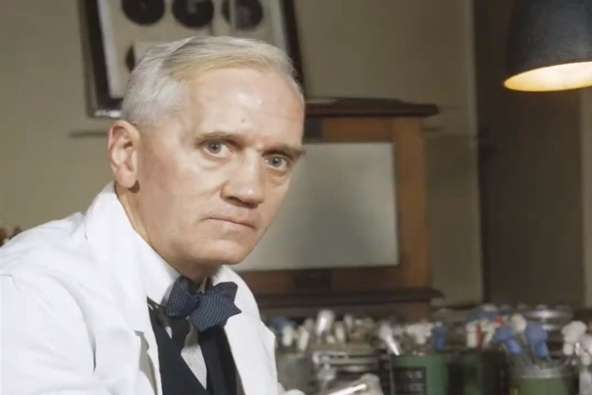   скриншот из видео «Научный онлайн-экскурс «Александр Флеминг: история открытия пенициллина»» с канала «Саратовская областная научная библиотека»