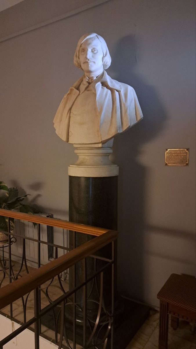 Надгробный бюст работы Николая Томского