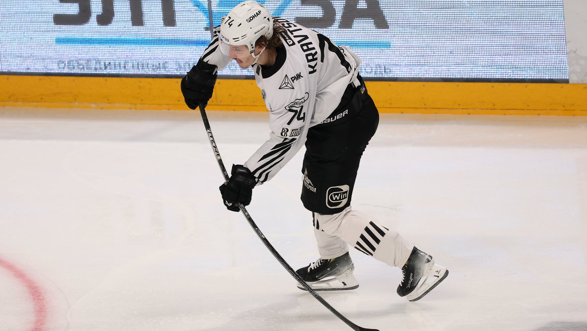    Нападающий Виталий Кравцов.Александр Федоров