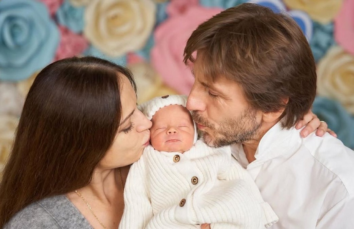    Маргарита Дробязко и Повилас Ванагас с дочкой (Фото: Instagram* @drobiazko_margarita)