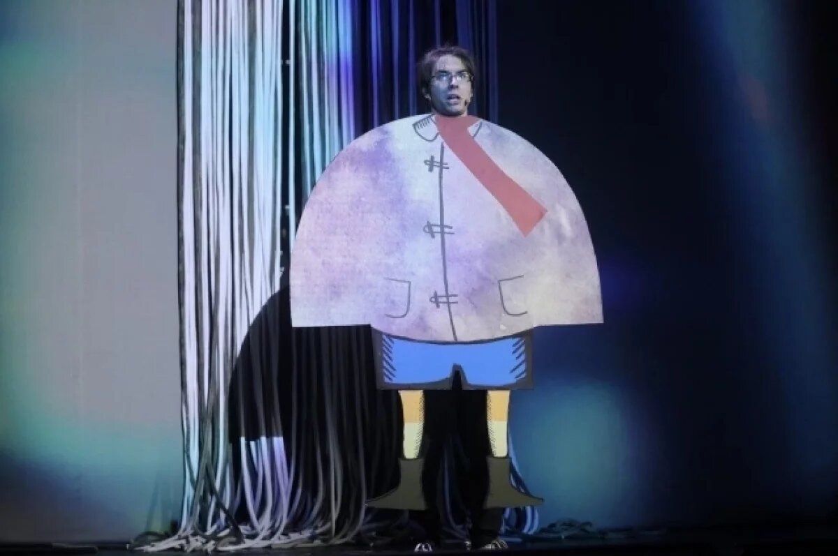    Картонный человек мечтал о живом сердце.