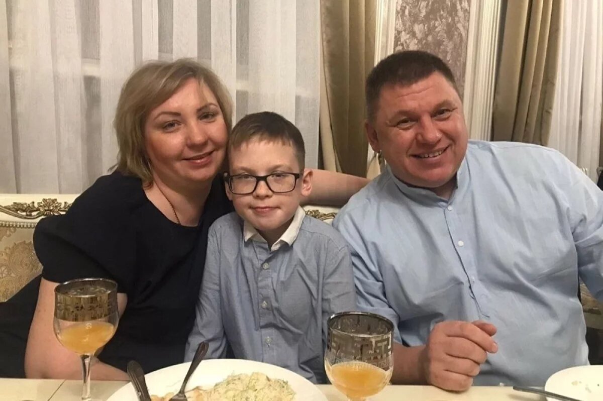    Александр, Людмила и Матвей Мололкины.