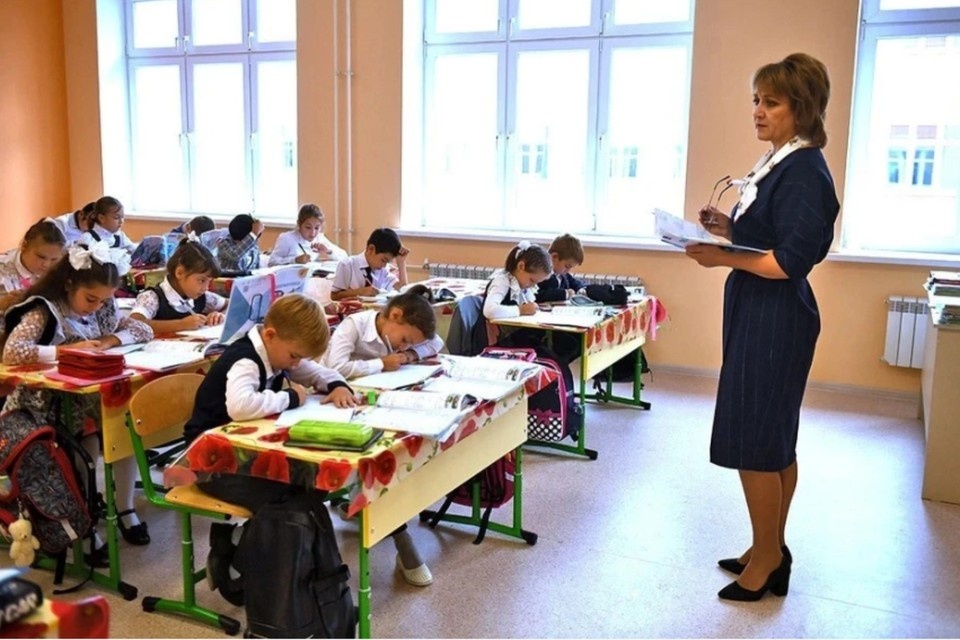    Минпросвещения определило недельные нормы часов для работы учителей Михаил ФРОЛОВ