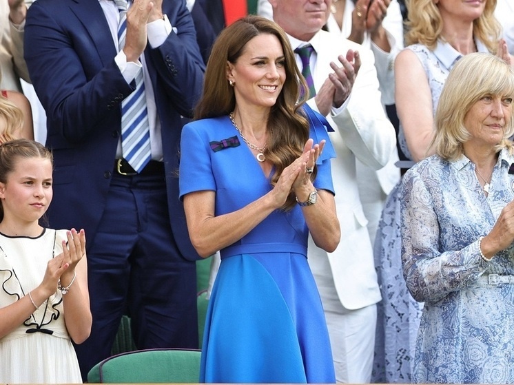 Тоже там же, с дочерью Шарлоттой. 