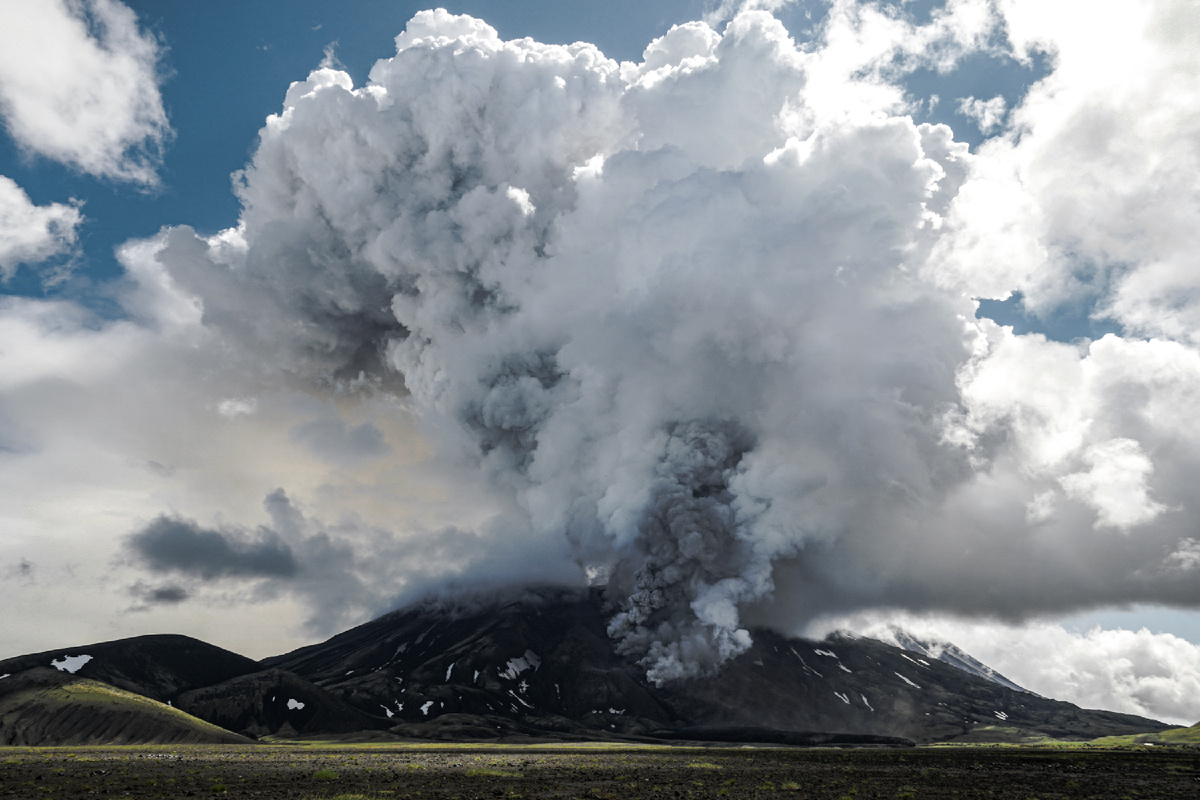 Фото: Артем Шелдовицкий вулкан Крашениникова, Камчатка,  второй день извержения