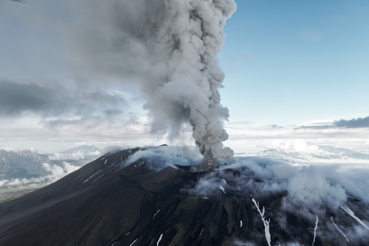 Фото: Артем Шелдовицкий вулкан Крашениникова, Камчатка, первыйе кадры извержения