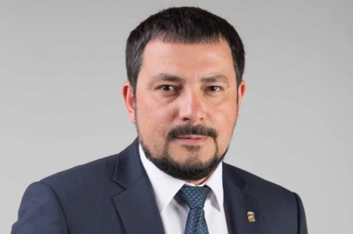    Суд Нижнего Новгорода заключил Артёма Сафиуллина под стражу до 25 сентября.