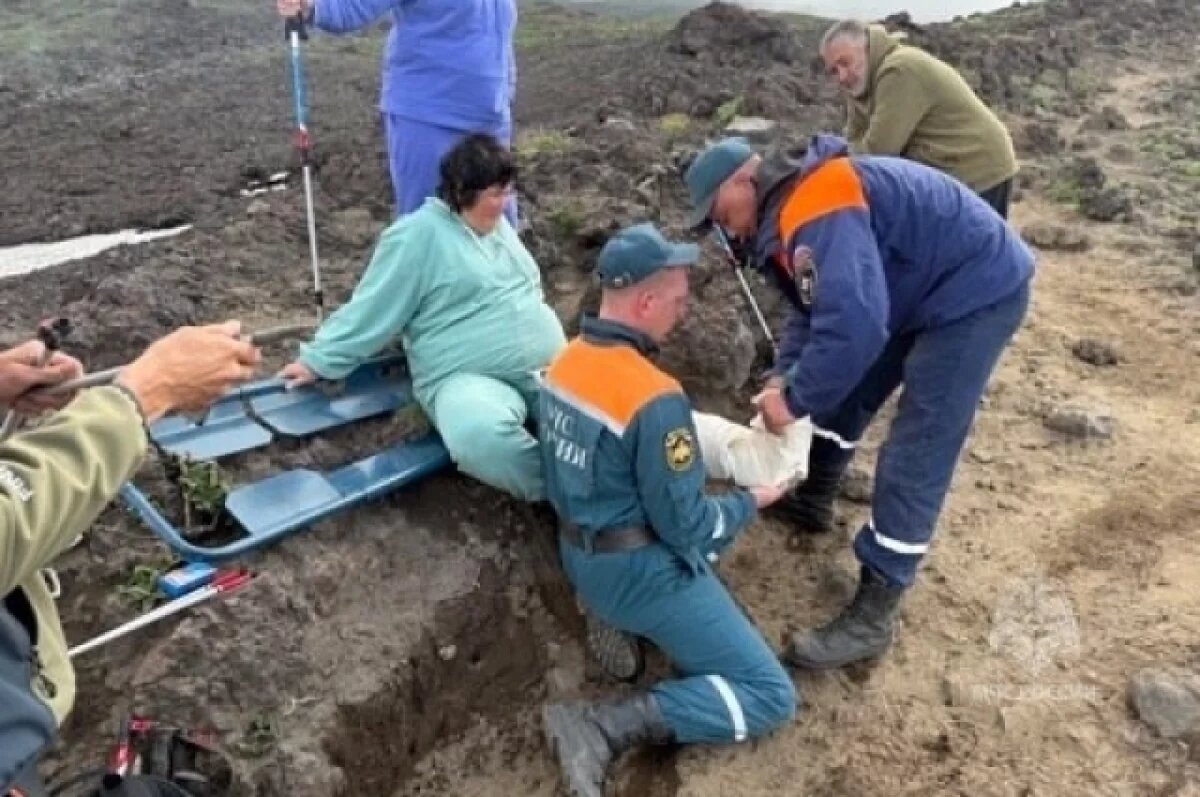    Камчатские спасатели помогли травмированной туристке на вулкане Горелом