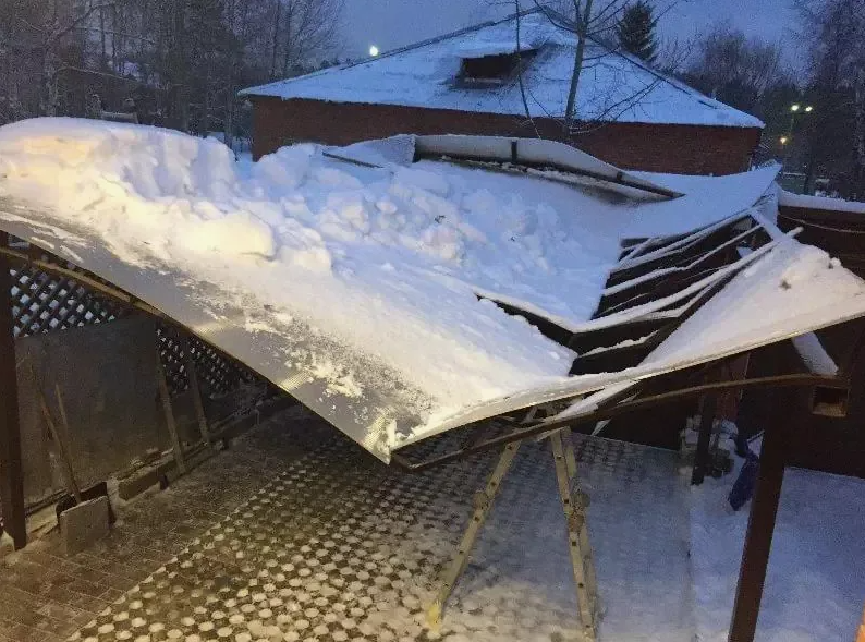 Ошибки при установке навеса могут привести к его падению