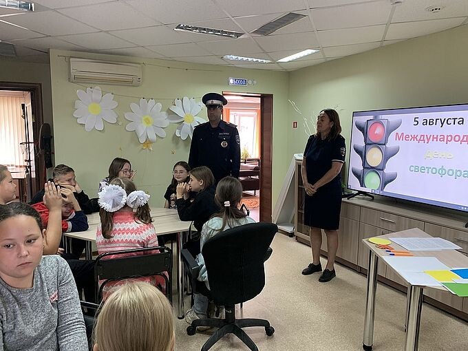 Мамаев Александр Сергеевич и Капатурина Алёна Викторовна выступают перед участниками занятия