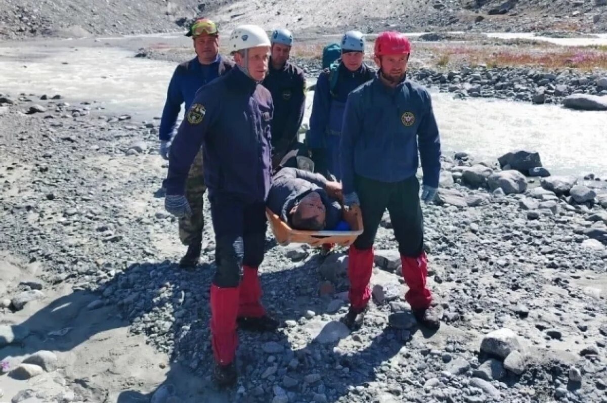    71-летнего туриста эвакуировали с травмой головы с горы Белуха на Алтае