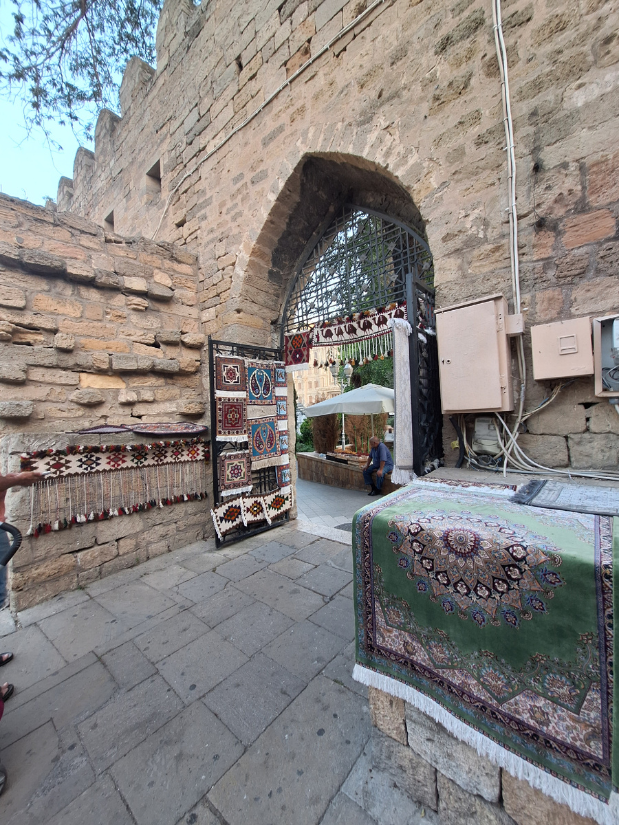 Листайте впарво