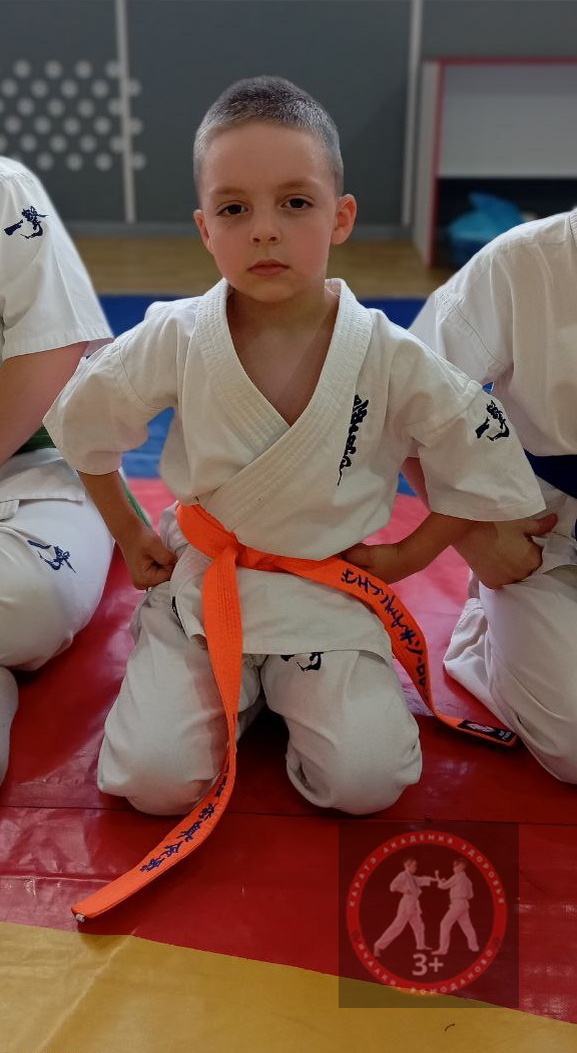 В КАРАТЕ-КЛУБЕ "АКАДЕМИЯ ЗДОРОВЬЯ"