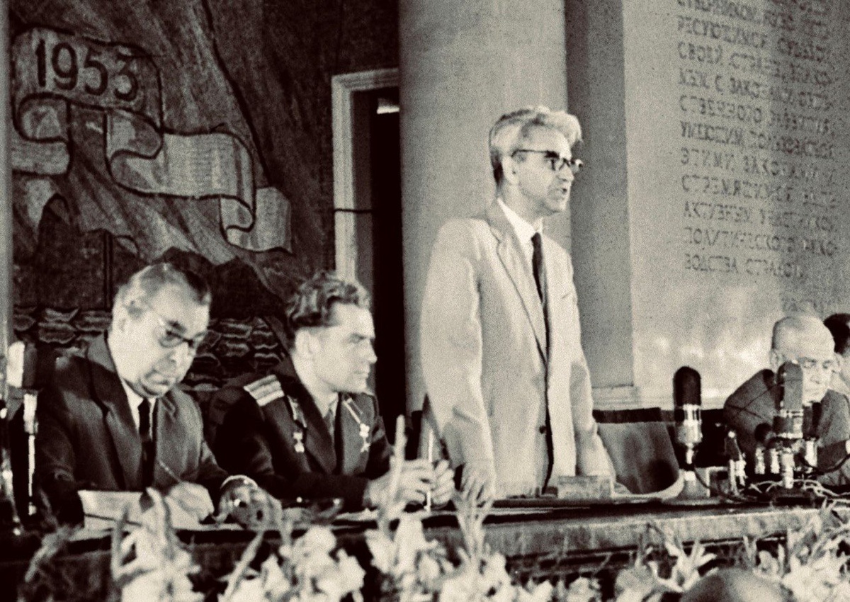 На фото: 
Пресс-конференция в Президиуме АН СССР, посвященная полету Г.С. Титова. 
Слева направо: ак. Л.И. Седов, космонавт Г.С. Титов, президент АН СССР М.В. Келдыш, ак. А.А. Благонравов. 19 августа 1961 г. АРАН. Ф. 2299. Оп. 1. Д. [6].