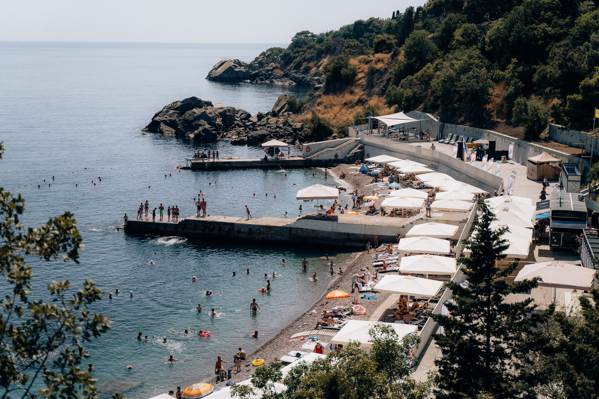 Пляж «Воронцовские купальни» в Алупке
Фото: пресс-служба курорта «Мрия»