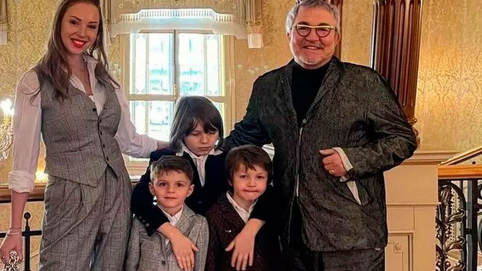 "Счастливая" семья Дибровых