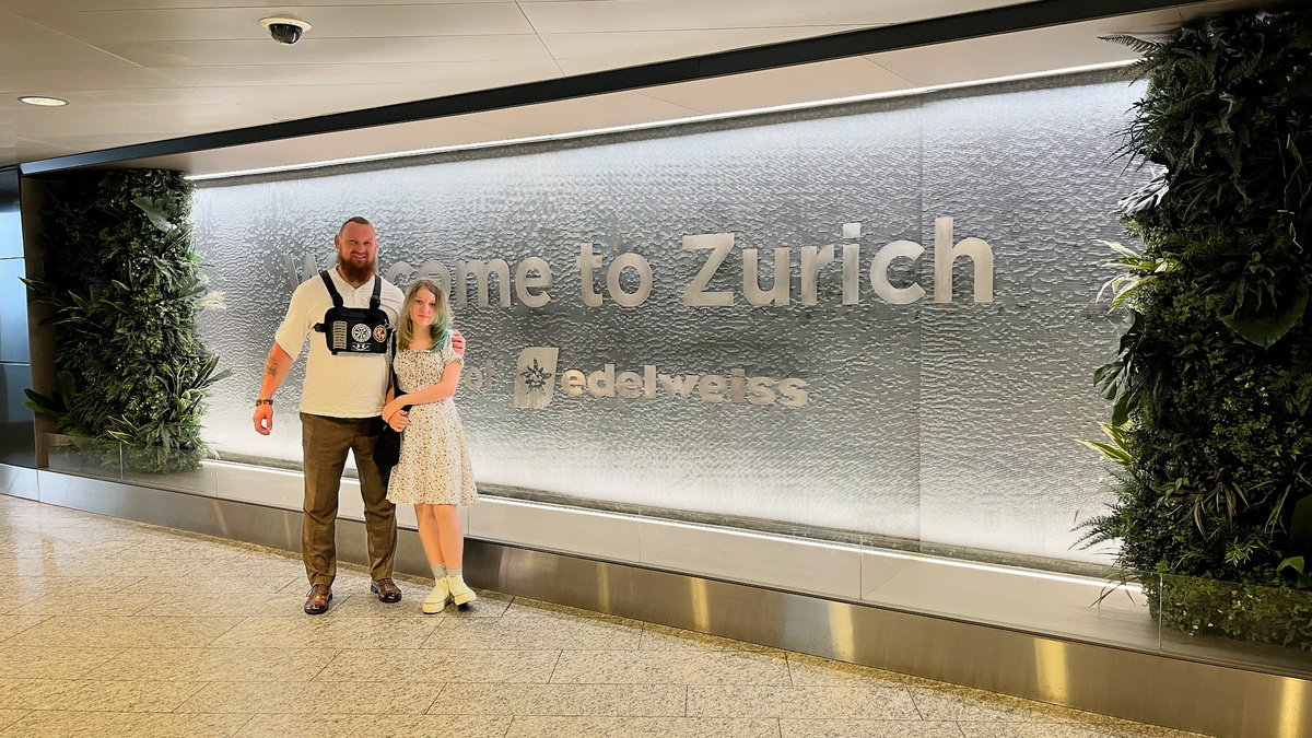 В аэропорту Цюриха, непосредственно после приземления