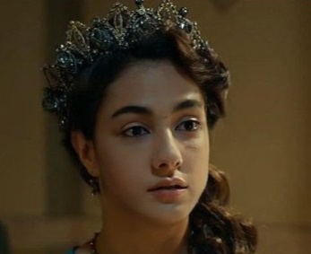 - Мне было так плохо и никого не было рядом,кроме верного Сюмбюля! 