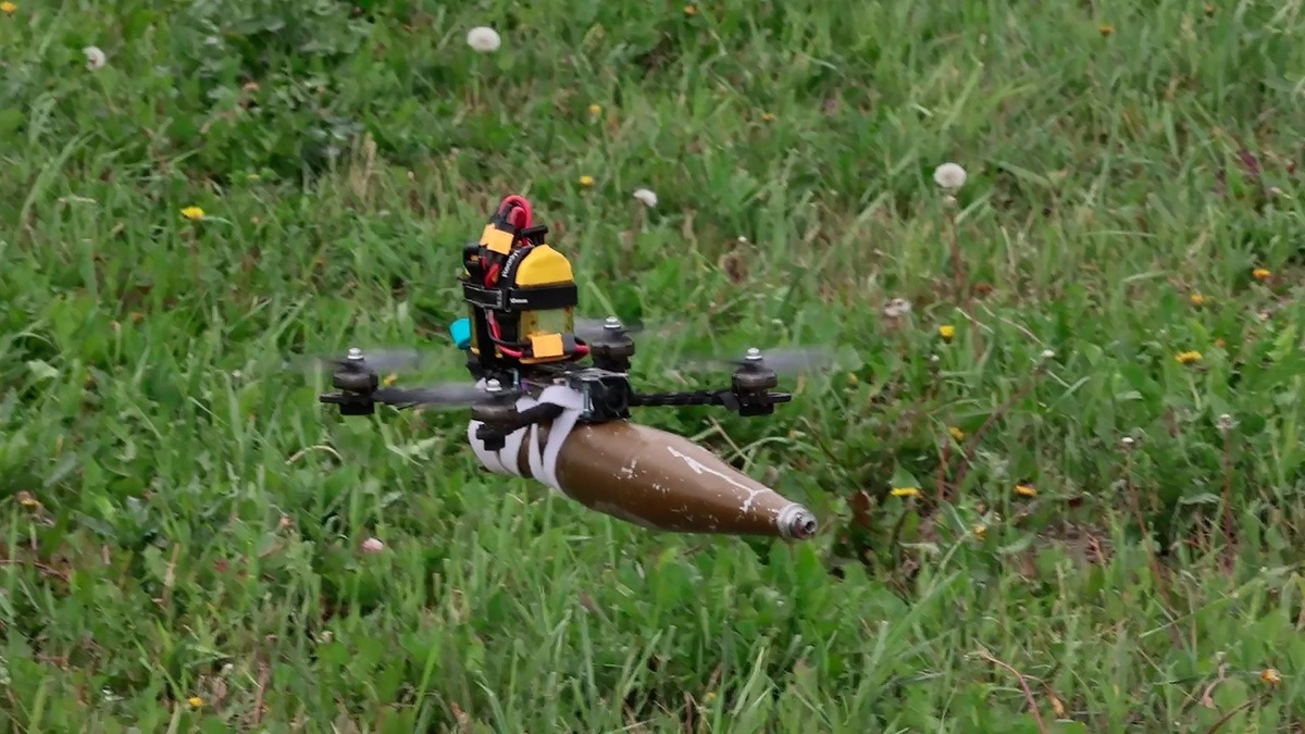 FPV-дрон, снаряженный гранатой от РПГ